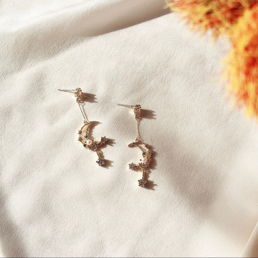 NWT l Moon and Star 🌙 ⭐️ earrings - Picture 5 of 5